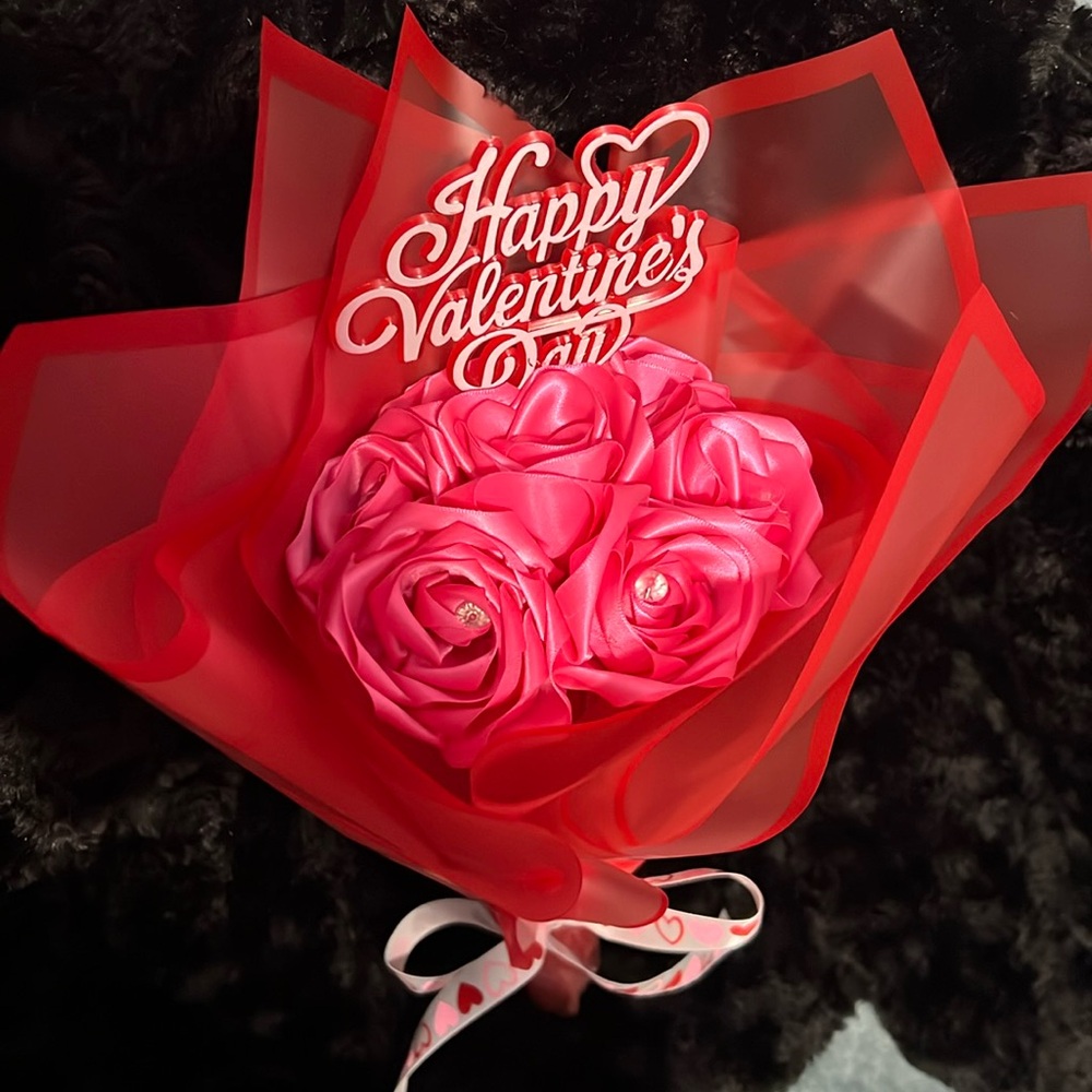 PINK ETERNAL FLORES HAPPY VALENTINE’S DAY